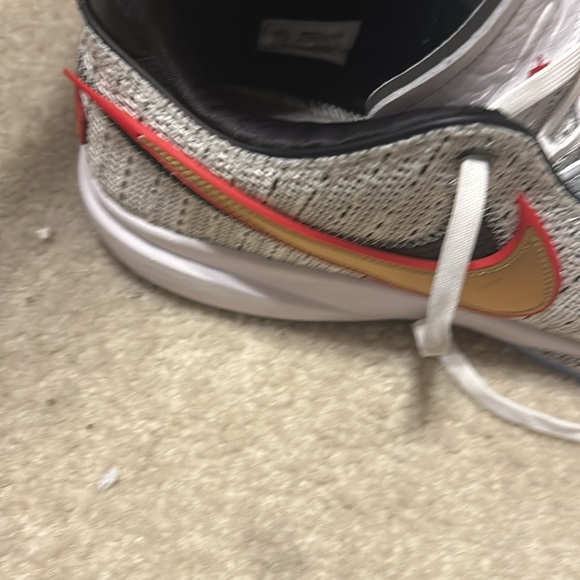 Lebron 20 Size 16 - Picture 3 of 5